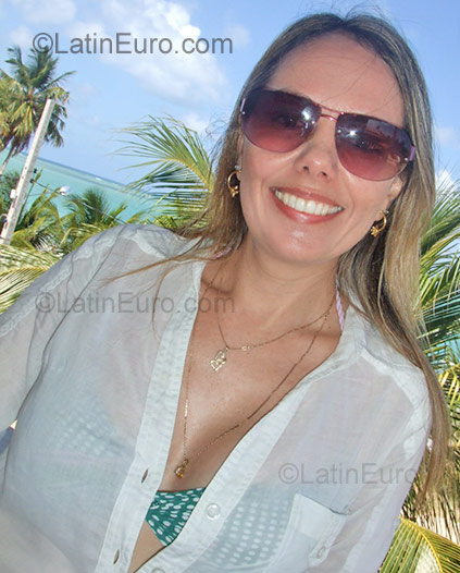 Date this good-looking Brazil girl Maria from Joao Pessoa BR1053