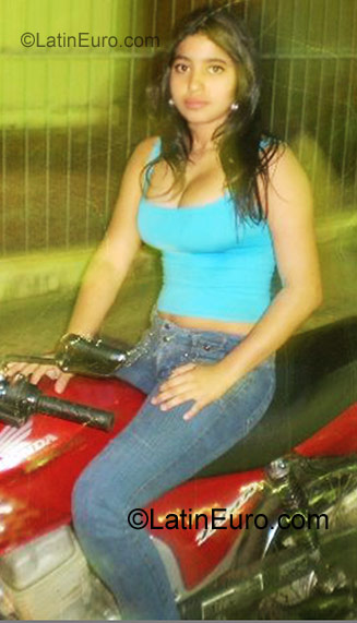 Date this athletic Brazil girl Gessica from Goiania BR1072