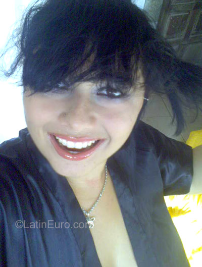 Date this charming Brazil girl Priscila from Salvador BR1084