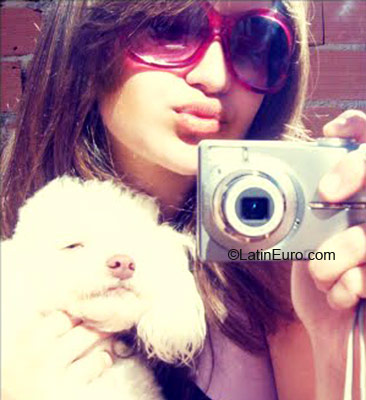 Date this charming Brazil girl Laura from Paraiso BR1103