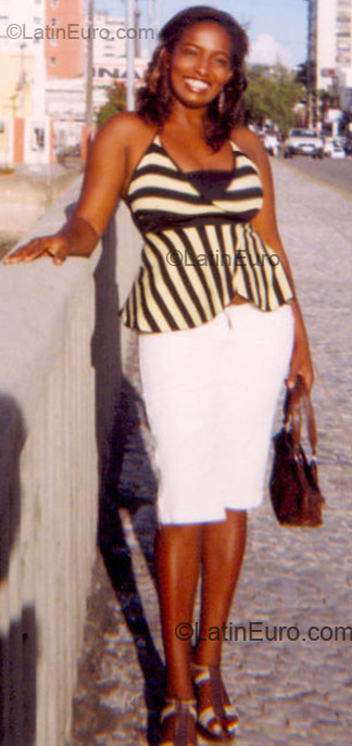 Date this nice looking Brazil girl Ana Zoraia from Recife BR1117