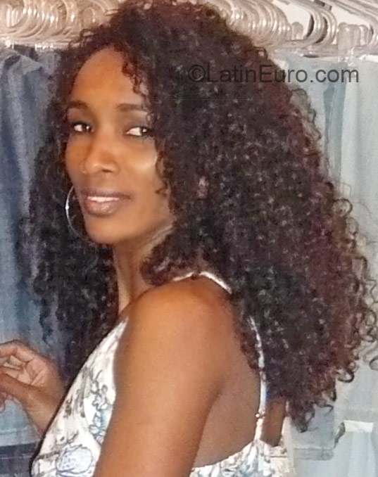 Date this hard body Brazil girl Juvana from Salvador BR1155