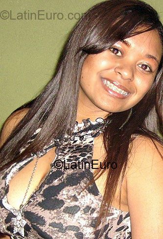 Date this foxy Brazil girl Thaisi from Sao Paulo BR1200