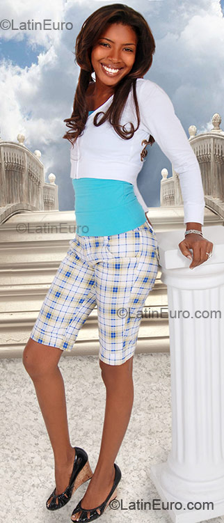 Date this delightful Dominican Republic girl Dhioamris from San Pedro De Macoris DO4970
