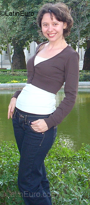 Date this hot Portugal girl Ainavide from Porto PT11