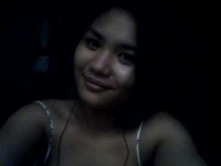 Date this happy Philippines girl Lezi from Badoc PH87