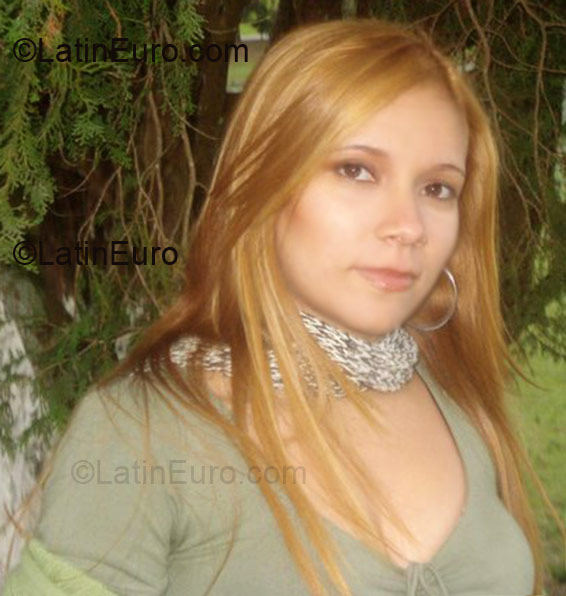 Date this stunning Brazil girl Aline from Nova Iguacu BR1444