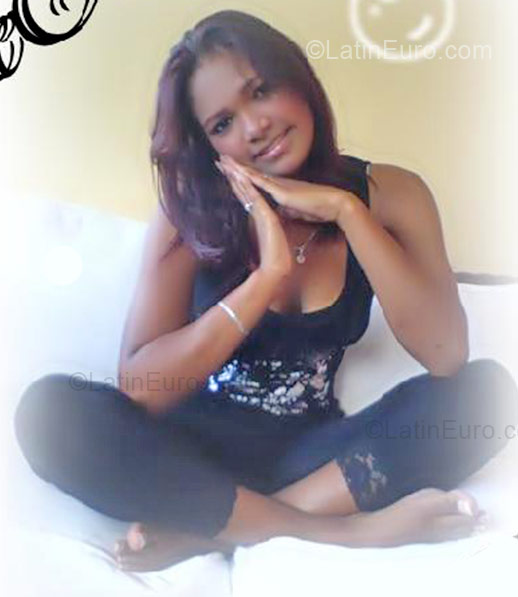Date this stunning Dominican Republic girl Allerin Geraldina from Santo Domingo DO1249