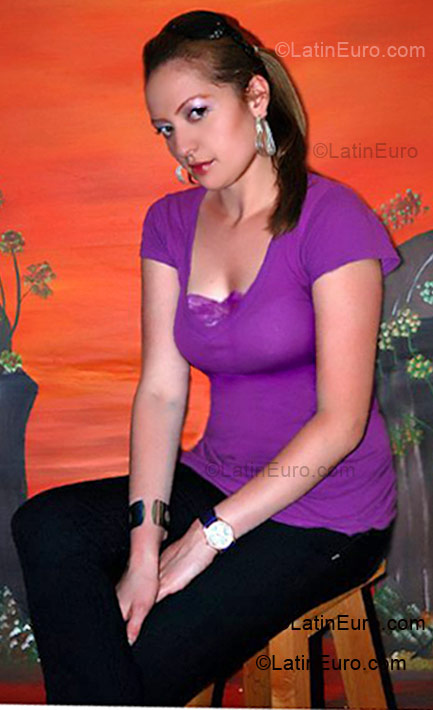 Date this lovely Colombia girl Maria Victoria from Manizales CO1204
