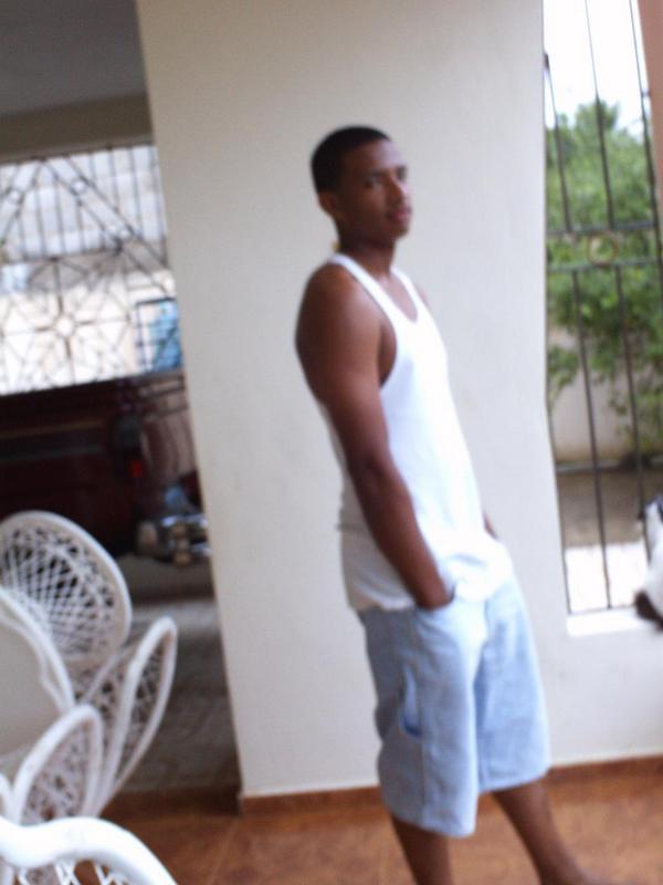 Date this happy Dominican Republic man Dewin from Santo Domingo DO1287
