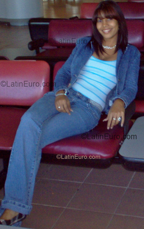 Date this funny Dominican Republic girl Angela from Santo Domingo DO1448