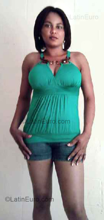 Date this sensual Dominican Republic girl Tania from Santo Domingo DO1647