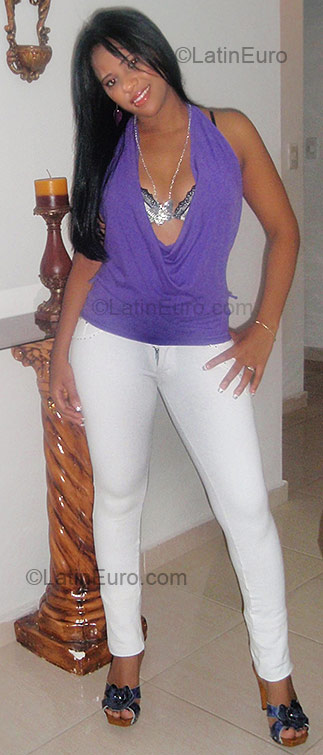 Date this foxy Dominican Republic girl Carmen from Santiago DO1648