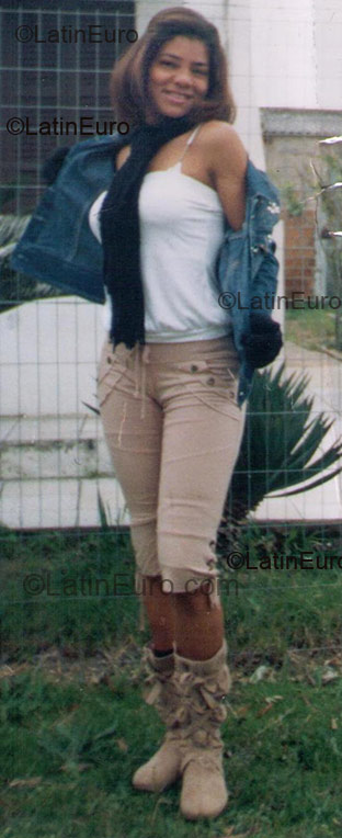 Date this good-looking Brazil girl Cintia Aparecida from Sete Lagoas BR1711