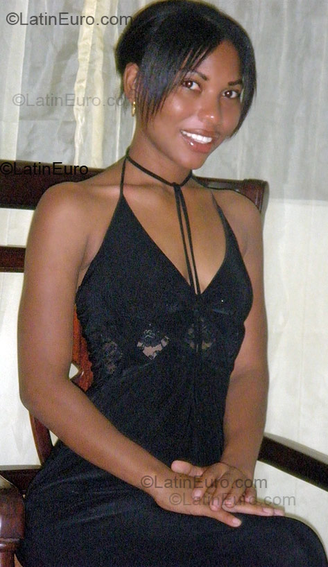 Date this hot Dominican Republic girl Yaniris from Santiago DO1739