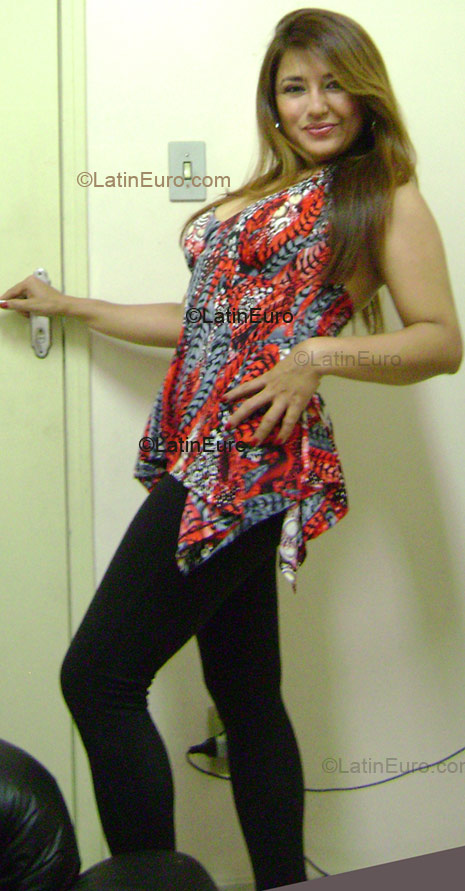 Date this good-looking Brazil girl Symone from Santos BR1746
