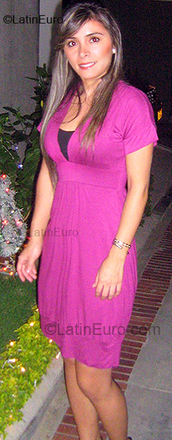 Date this lovely Colombia girl Yezenia from Bucaramanga CO1575