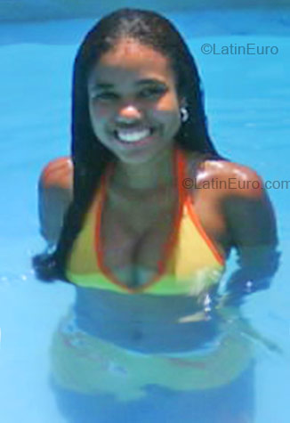 Date this nice looking Brazil girl Fernanda Paula from Guaratingueta BR1768