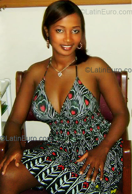 Date this georgeous Dominican Republic girl Claudia from Santo Domingo DO1850