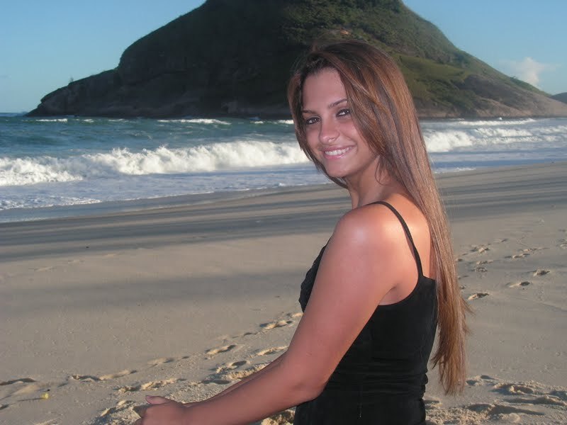 Date this attractive Brazil girl Kamylly from Rio De Janeiro BR1804