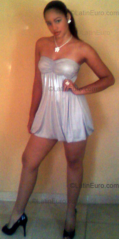 Date this hard body Dominican Republic girl Carol from Santo Domingo DO1899