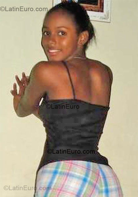 Date this good-looking Dominican Republic girl Estefany from Santiago DO1923