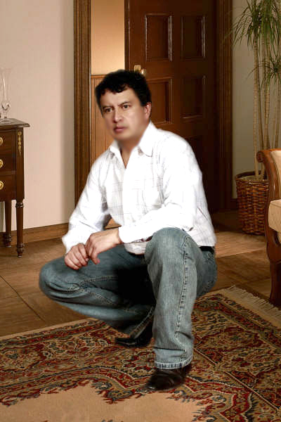 Date this charming Ecuador man HUGO from Ambato EC8