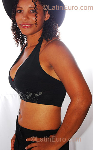 Date this lovely Colombia girl Ariana Jane from Buga CO1753