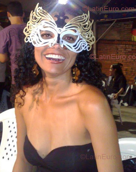 Date this sultry Brazil girl Vanessa from Belo Horizonte BR1889