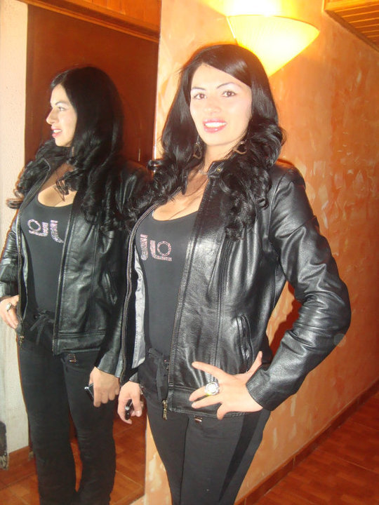 Date this beautiful Colombia girl Isabella from Bogota CO1807