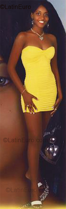 Date this cute Dominican Republic girl Ysenia from Santo Domingo DO2179