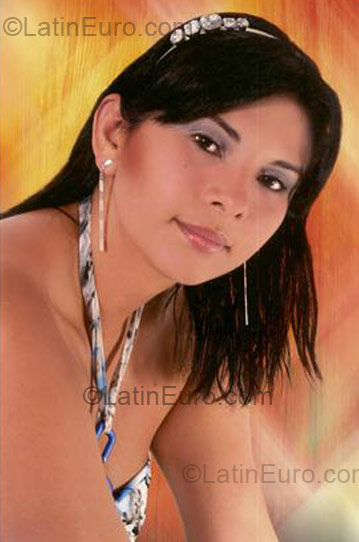 Date this hot Colombia girl Enlly from Bogota CO1839