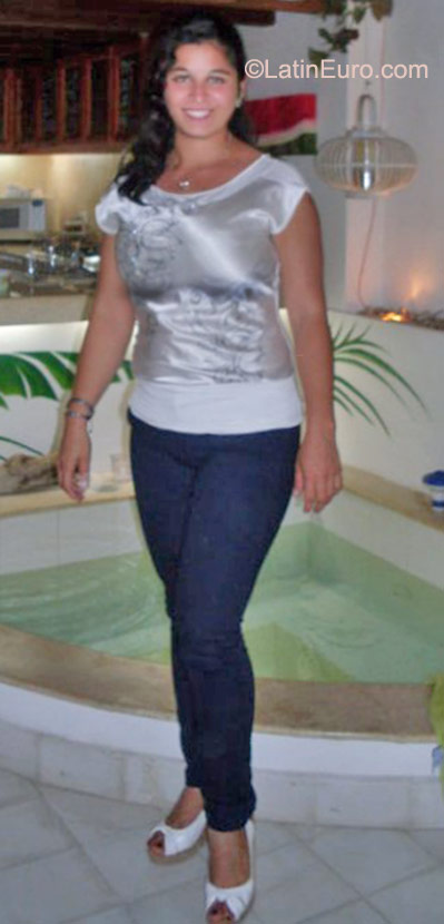 Date this good-looking Colombia girl C from Santa Marta CO8584