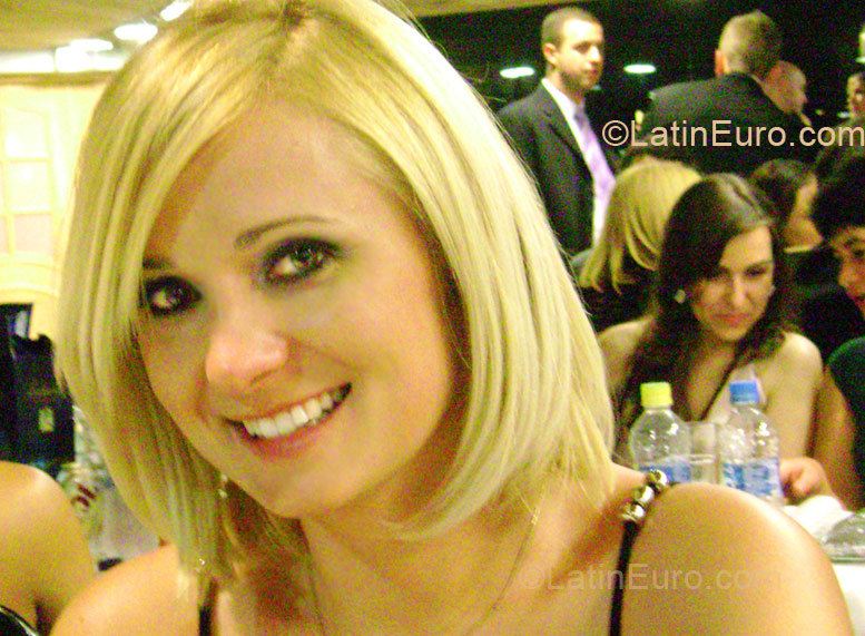 Date this happy Brazil girl Chelen from Curitiba BR1995