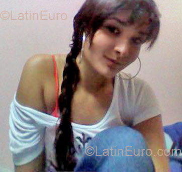 Date this foxy Colombia girl Carolina from Pereira CO1932