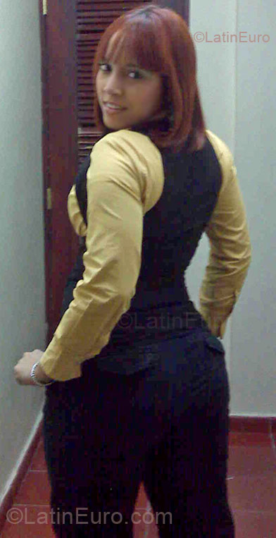 Date this hard body Dominican Republic girl Karina from San Francisco De Macoris DO2335