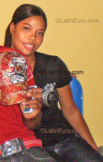 Date this gorgeous Dominican Republic girl Maria Fernanda from Santo Domingo Este DO2451