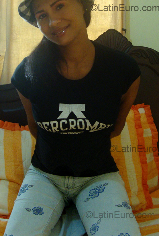 Date this foxy Dominican Republic girl Yudith from Santiago DO2486
