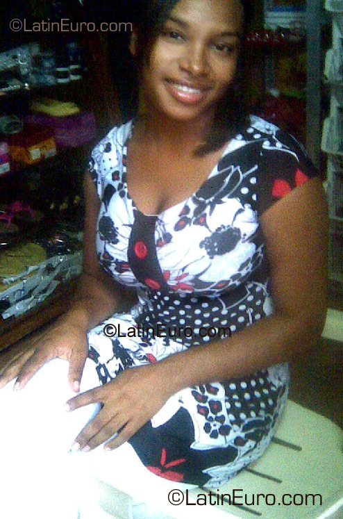 Date this happy Dominican Republic girl Ircia from Santo Domingo DO2791