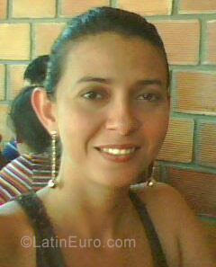 Date this nice looking Colombia girl Sandi from cucuta CO2462