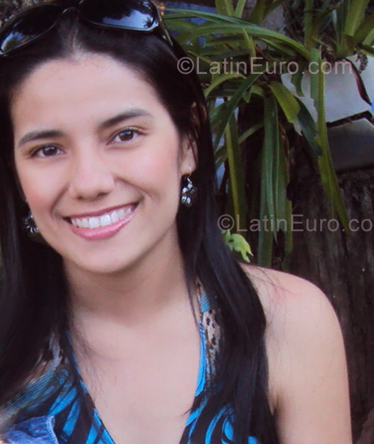 Date this beautiful Colombia girl Monyca from Neiva CO2741
