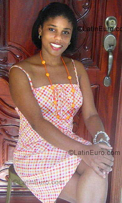 Date this happy Dominican Republic girl Patricia from Santo Domingo DO3154