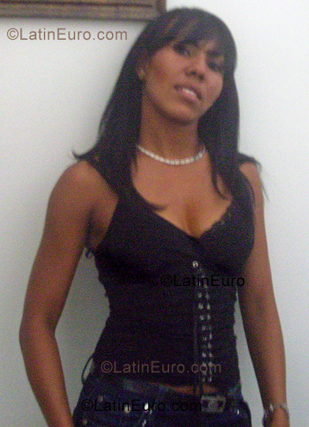 Date this foxy Dominican Republic girl Caro from Santiago DO3179