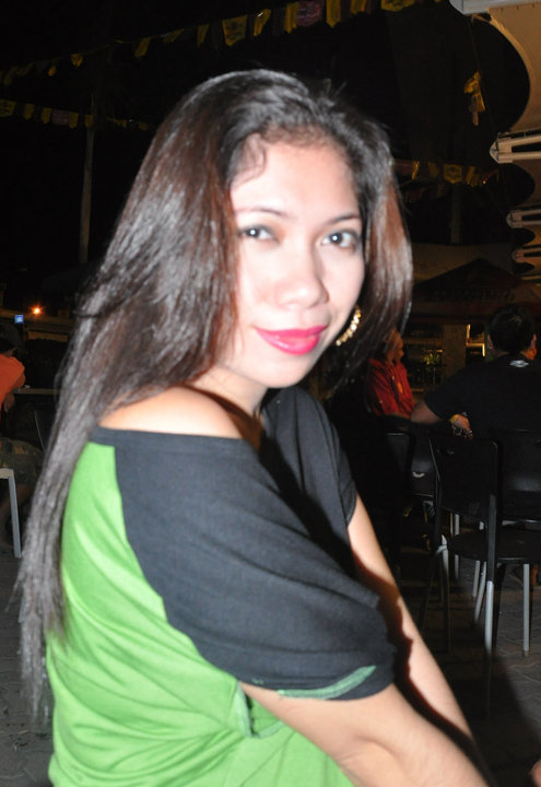 Date this exotic Philippines girl Ika from Quezon City PH270
