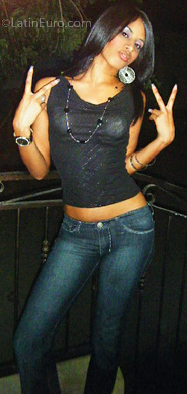 Date this young Dominican Republic girl Zuleyka from Santiago DO3353