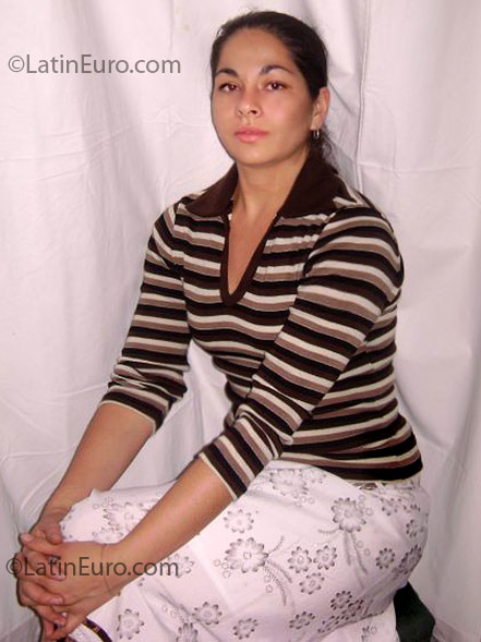 Date this young Colombia girl Liliana from Medellin CO2958