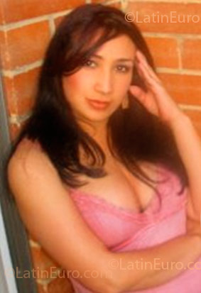Date this exotic Colombia girl Shirley from Bogota CO2977