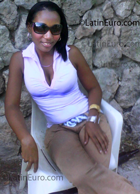 Date this tall Dominican Republic girl Welseyi from Barahona DO3395