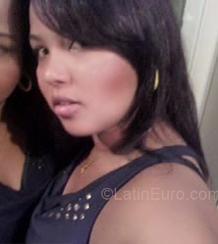 Date this hard body Brazil girl Cintia from Itaperuna BR2404