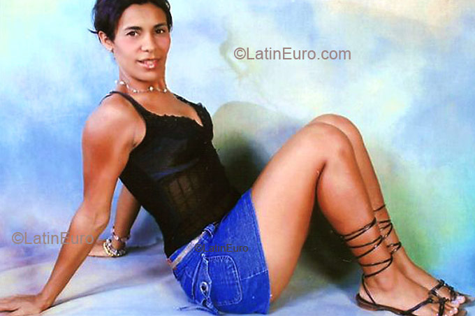 Date this hot Dominican Republic girl Mercedes from Santo Domingo DO3520